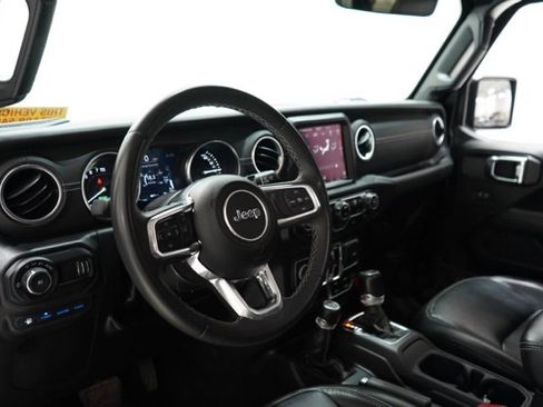 Used 2023 Jeep Wrangler Unlimited Sahara image 13