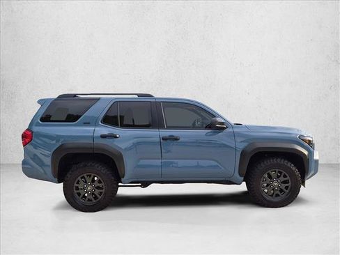 Certified 2025 Toyota 4Runner SR5 AWD/4WD image 4