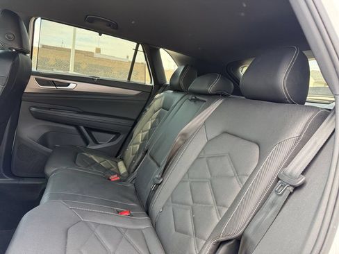 Used 2025 Volkswagen Atlas Cross Sport SE AWD/4WD image 28