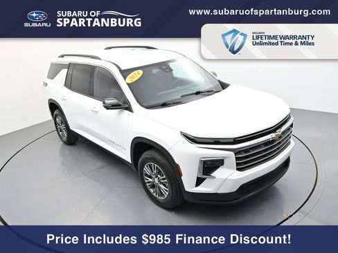 Used 2024 Chevrolet Traverse LT image 17