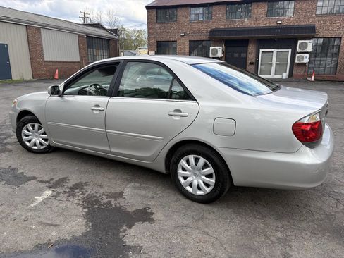 Used 2005 Toyota Camry FWD image 16