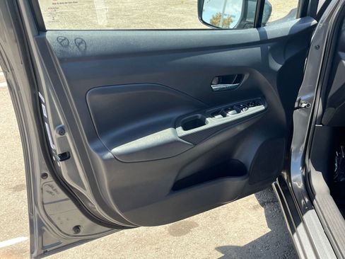 Used 2025 Nissan Versa SV FWD image 18