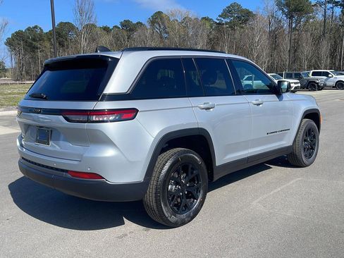 New 2026 Jeep Grand Cherokee Altitude AWD/4WD image 7