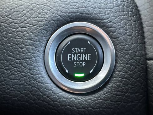 Used 2024 GMC Yukon XL Denali w/ Advanced Technology Package AWD/4WD image 28