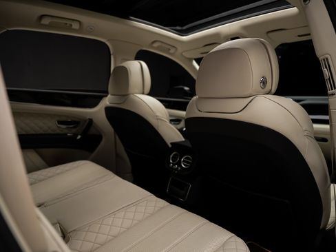Used 2018 Bentley Bentayga AWD/4WD image 69