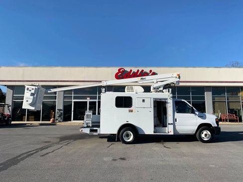 Used 2017 Ford E-350 and Econoline 350 Super Duty image 48
