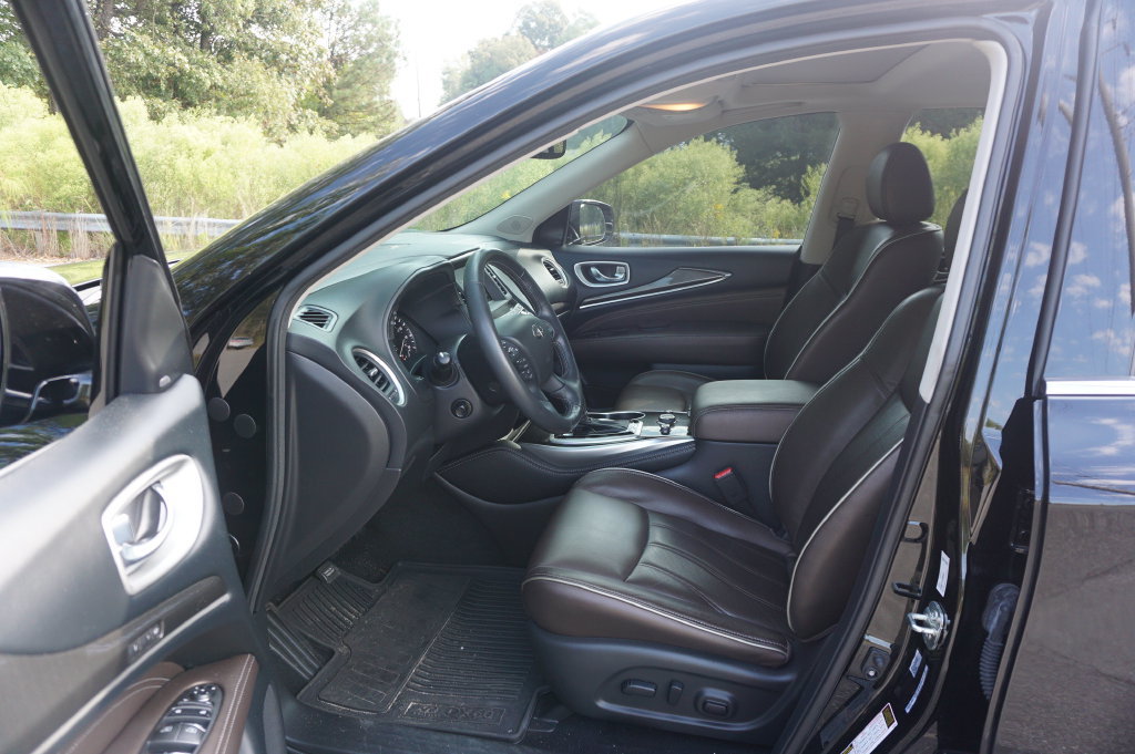 Used 2020 INFINITI QX60 Luxe w/ Essential Package FWD image 2