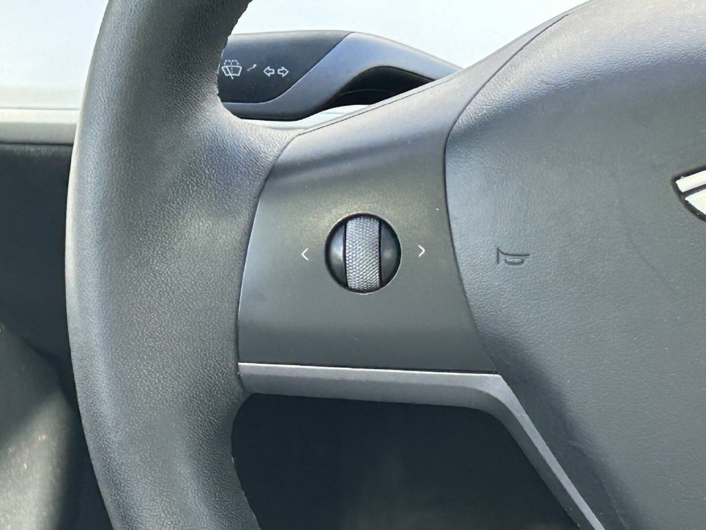 Used 2023 Tesla Model 3 Standard Range RWD image 17