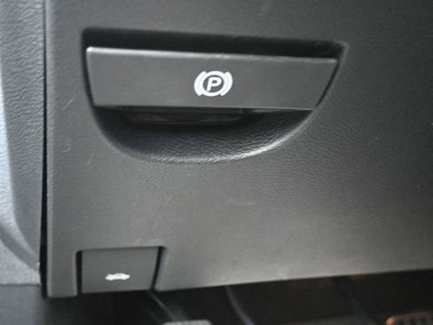 Used 2022 Dodge Challenger R/T w/ Driver Convenience Group image 8