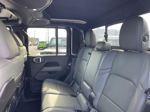 New 2026 Jeep Gladiator Mojave image 18