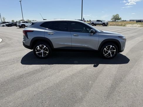 Used 2025 Chevrolet Trax RS w/ Driver Confidence Package image 16