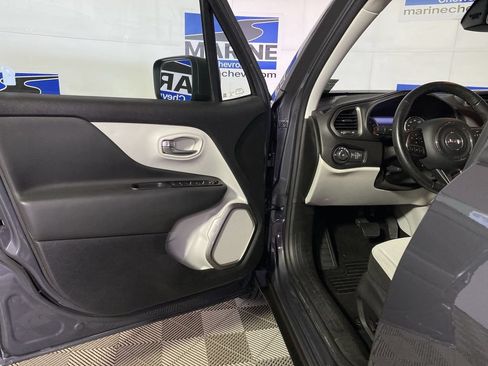 Used 2022 Jeep Renegade Latitude w/ Convenience Group AWD/4WD image 27