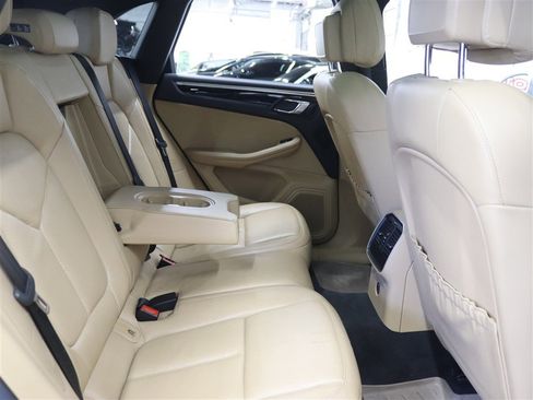 Used 2018 Porsche Macan S image 15