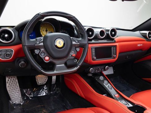 Used 2016 Ferrari California T image 6