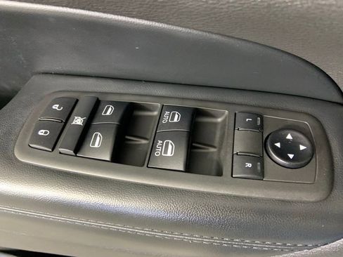 Used 2021 Jeep Grand Cherokee Laredo X image 32