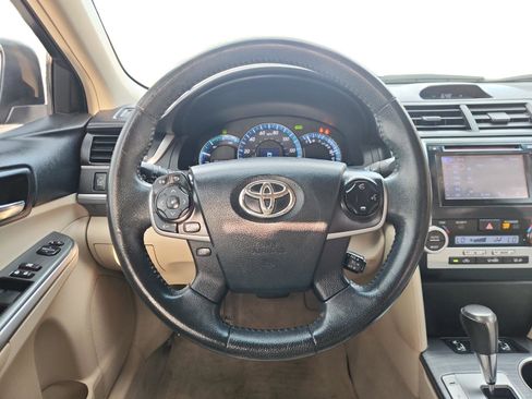 Used 2013 Toyota Camry XLE w/ Leather Pkg FWD image 12