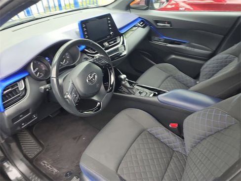 Used 2021 Toyota C-HR XLE image 16