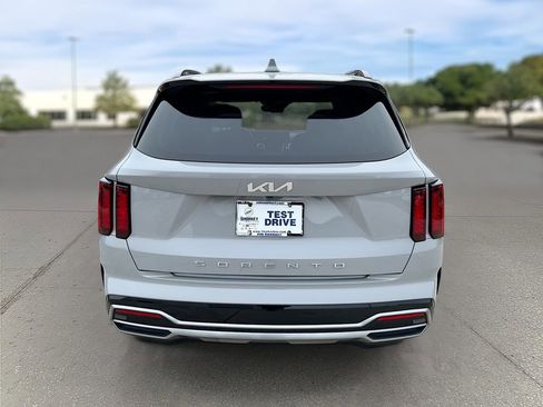 Certified 2022 Kia Sorento EX w/ Panoramic Sunroof Package image 5