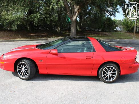 Used 2002 Chevrolet Camaro Z28 w/ SS Performance/Appearance Pkg image 6