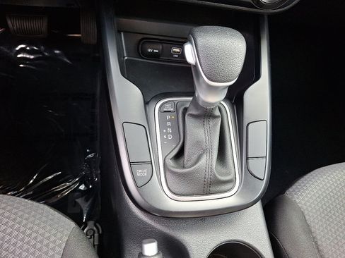 Used 2025 Kia Soul LX w/ LX Technology Package FWD image 16