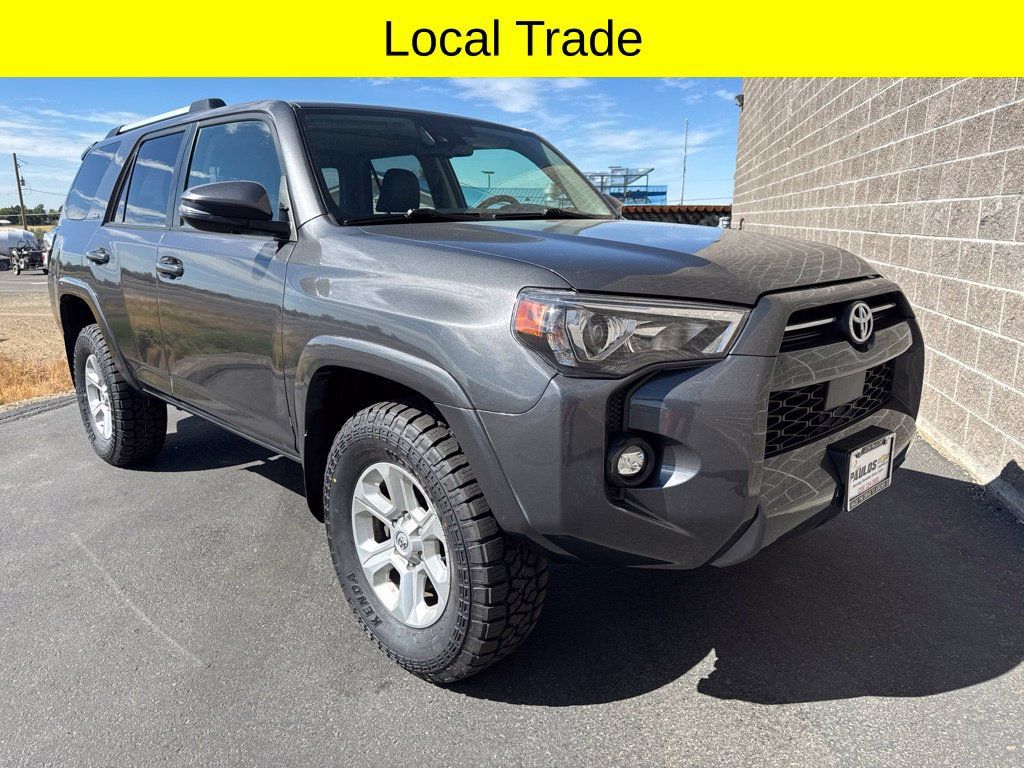 Used 2022 Toyota 4Runner SR5 Premium w/ Moonroof Package AWD/4WD image 4