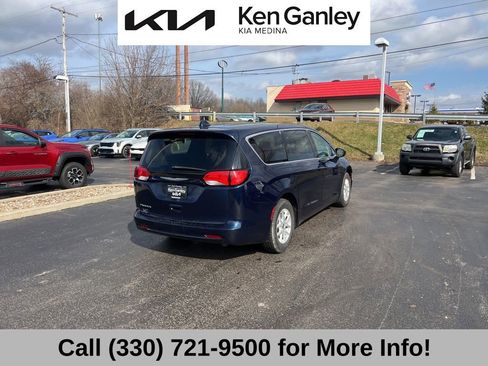 Used 2017 Chrysler Pacifica Touring image 10