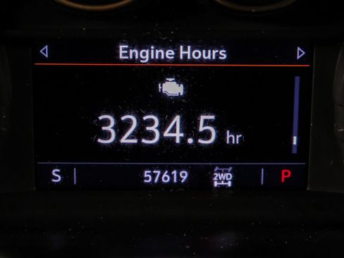 Used 2022 Chevrolet Silverado 2500 LT AWD/4WD image 21