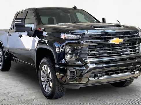 Used 2025 Chevrolet Silverado 2500 Custom w/ Custom Value Package AWD/4WD image 1