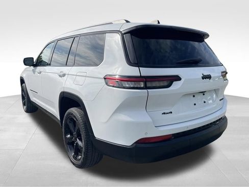 Used 2023 Jeep Grand Cherokee L Limited w/ Black Appearance Package AWD/4WD image 18