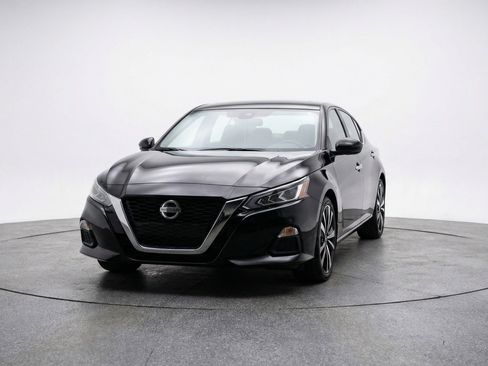 Used 2025 Nissan Altima 2.5 SV image 2