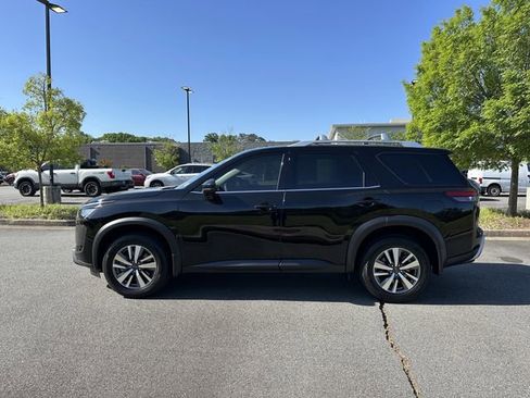 Certified 2025 Nissan Pathfinder SL w/ Black Appearance Package FWD image 6