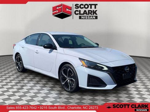 Used 2024 Nissan Altima 2.5 SR FWD image 1