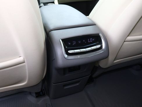 Certified 2024 Cadillac XT6 Premium Luxury w/ Technology Package FWD image 16