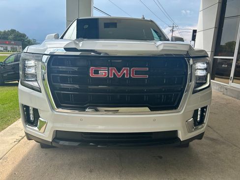 Used 2023 GMC Yukon SLE RWD image 3