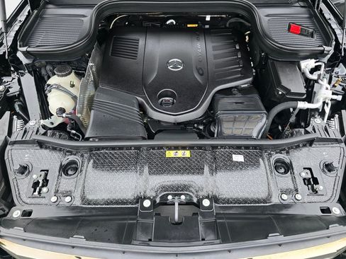 Used 2026 Mercedes-Benz GLS 450 4MATIC image 11