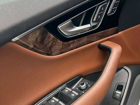 Used 2017 Audi Q7 3.0T Premium Plus w/ Premium Plus Package image 40