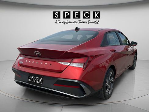 Used 2025 Hyundai Elantra SEL FWD image 5