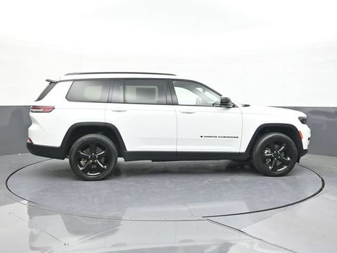 Used 2023 Jeep Grand Cherokee L Laredo AWD/4WD image 16