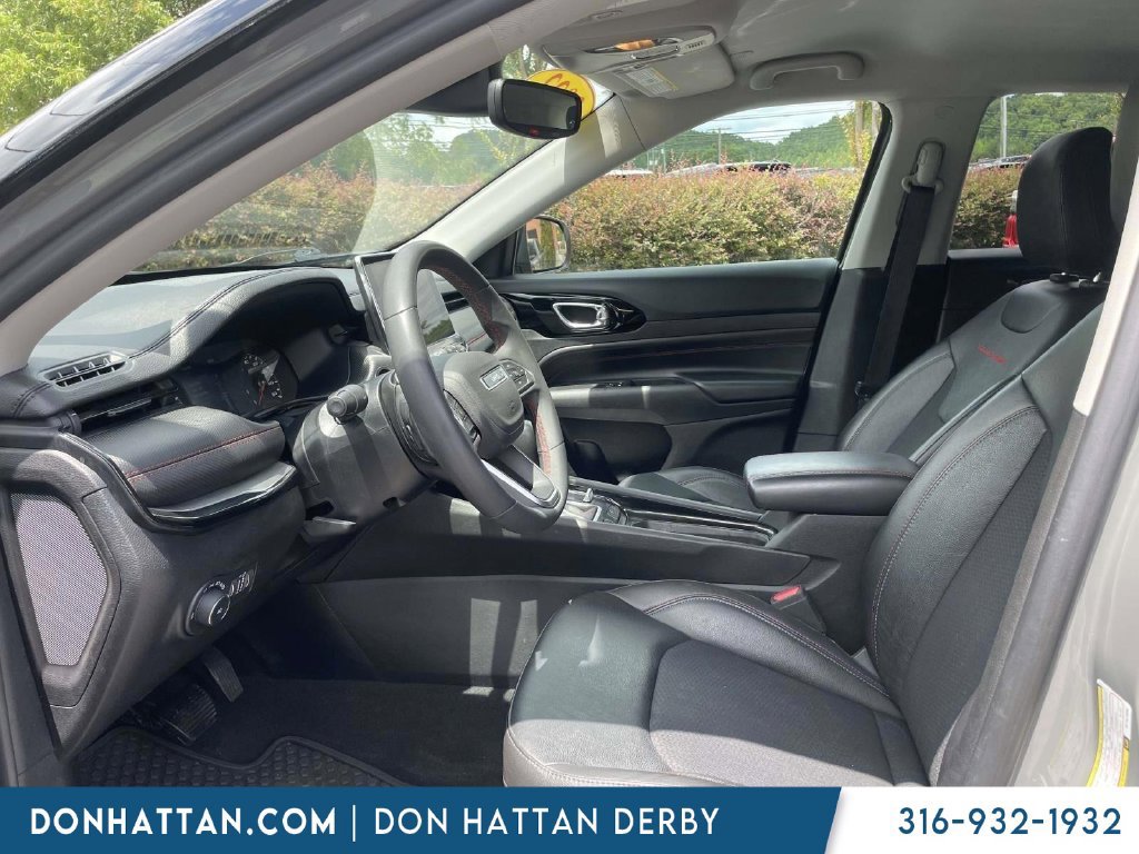 Used 2022 Jeep Compass Trailhawk w/ Trailer Tow Group AWD/4WD image 3
