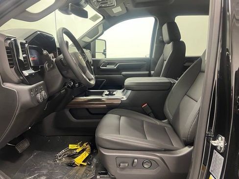 New 2026 Chevrolet Silverado 3500 LT w/ All Star Edition AWD/4WD image 6