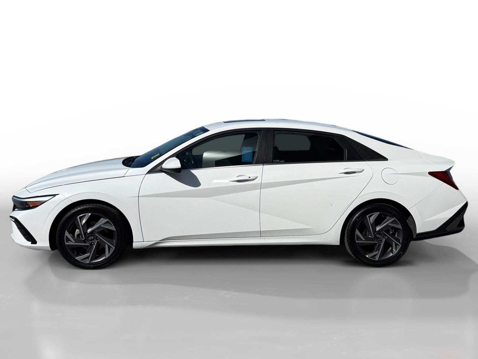 Used 2025 Hyundai Elantra SEL FWD image 2