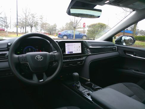 Used 2026 Toyota Camry LE image 30