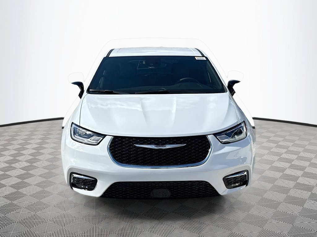 Used 2026 Chrysler Pacifica Select FWD image 2