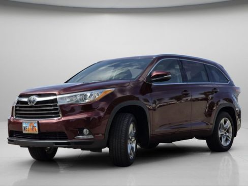 Used 2014 Toyota Highlander Limited w/ Driver Technology Package AWD/4WD image 17