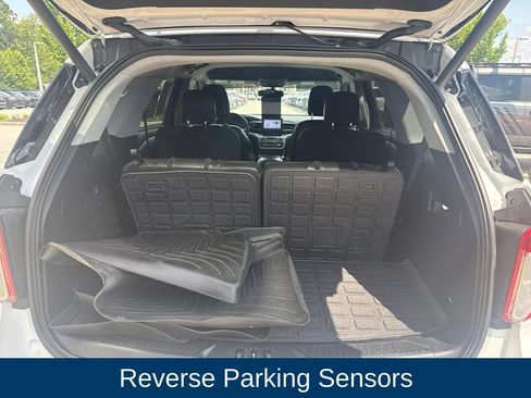 Certified 2021 Ford Explorer XLT w/ Equipment Group 202A RWD image 8