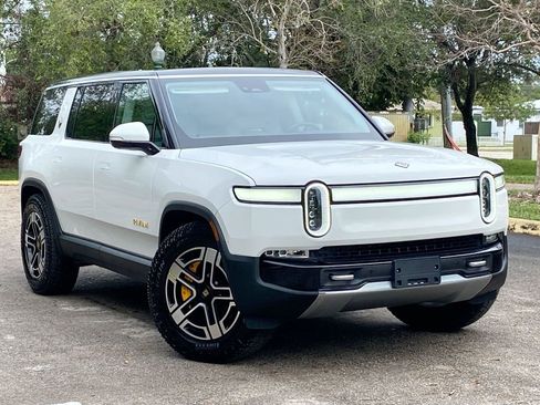 Used 2023 Rivian R1S Adventure image 3