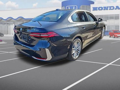 Used 2024 BMW 530i xDrive w/ Premium Package image 3