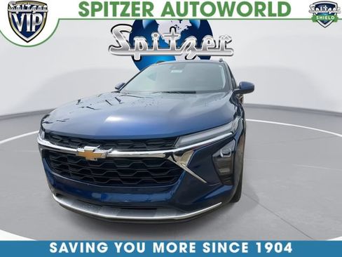 Used 2024 Chevrolet Trax LT w/ Driver Confidence Package FWD image 3