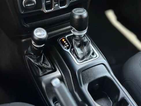 Used 2023 Jeep Wrangler Unlimited w/ Sun & Screen Package AWD/4WD image 12