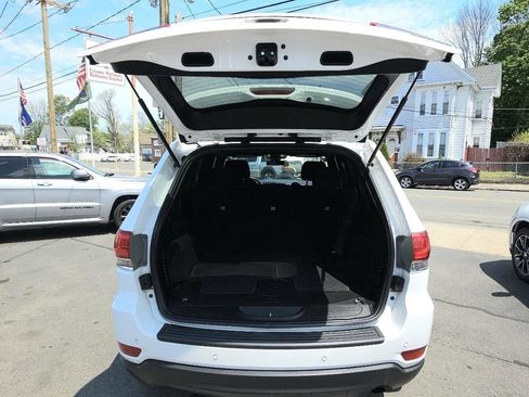 Used 2018 Jeep Grand Cherokee Laredo AWD/4WD image 25